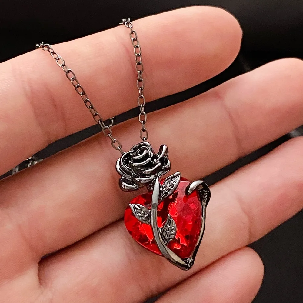 Crimson Rose Heart Necklace detail 2