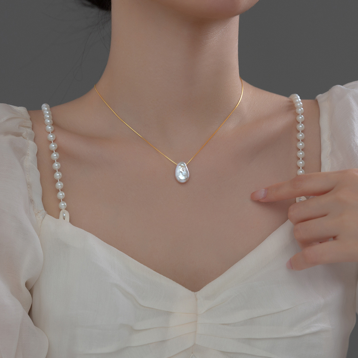 Lustre Irregular Pearl Necklace detail 2