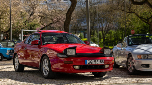 Automóveis clássicos invadem Benfica na Praça do Fonte Nova