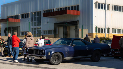 Mais de 100 veículos celebraram encontro que uniu gerações e apaixonados por clássicos