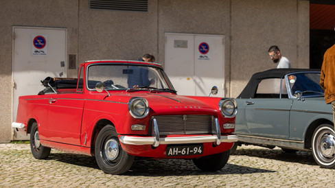 Automóveis clássicos invadem Benfica na Praça do Fonte Nova
