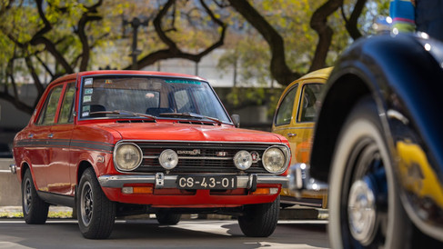 Automóveis clássicos invadem Benfica na Praça do Fonte Nova