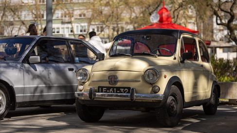 Automóveis clássicos invadem Benfica na Praça do Fonte Nova