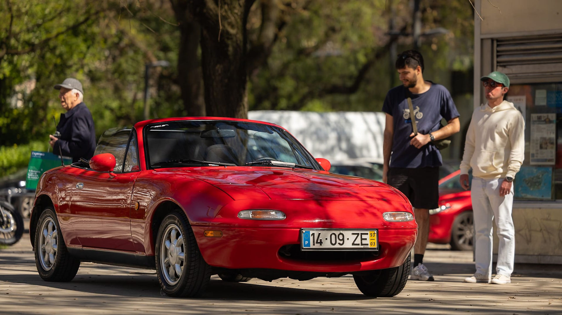 Automóveis clássicos invadem Benfica na Praça do Fonte Nova