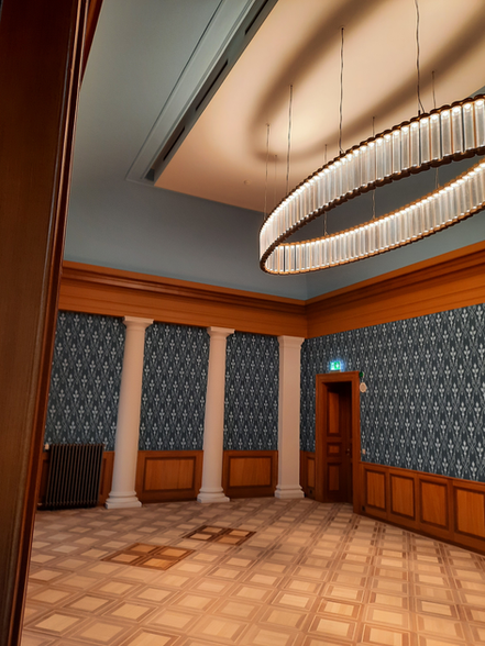 Pièce illuminée d'un conservatoire.