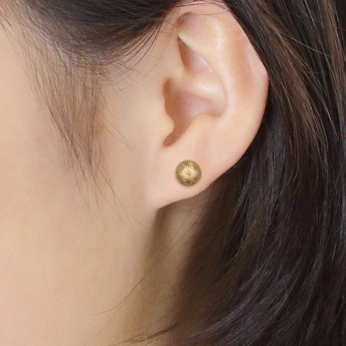 四葉デザイン  18kYG オニキス 花 ピアス 14mm 四葉デザイン 18kYG オニキス 花 ピアス 14mm-セール価格 · 正規品