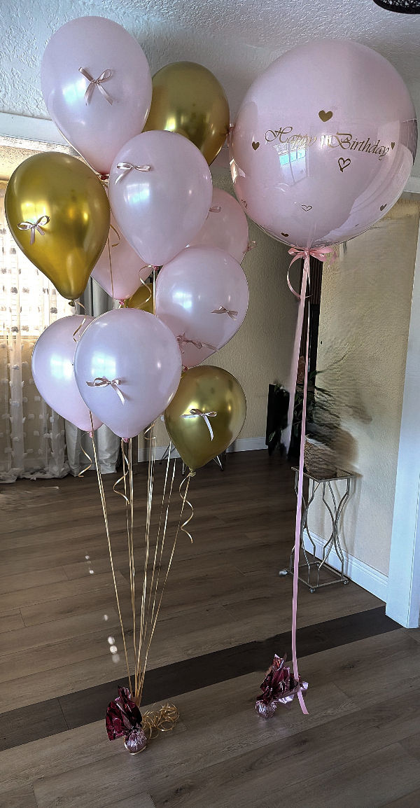 Thumbnail: Elegant Balloon Bouquet With Bows