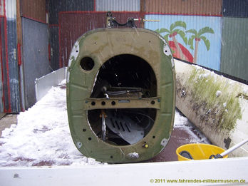 Bell-UH-1 Heck auf einem Anhänger