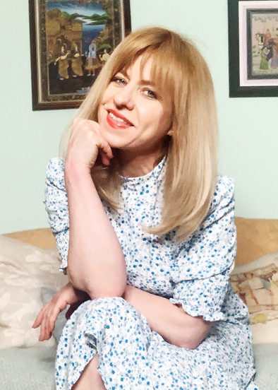 Liza is a certified hypnotherapist and yoga teacher