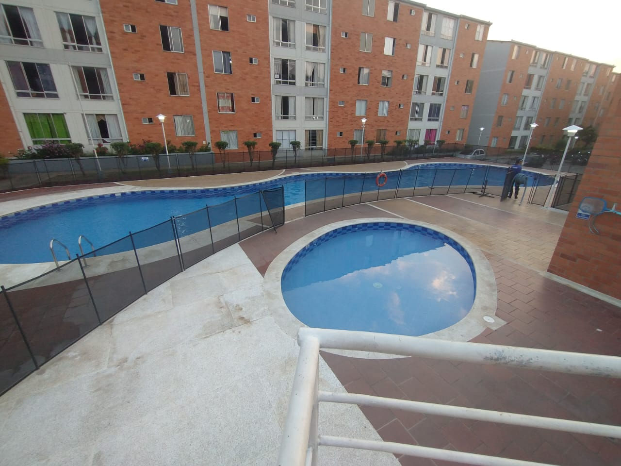 VENTA DE APTO !!! HERMOSO !CONJ. MIRAFLORES!