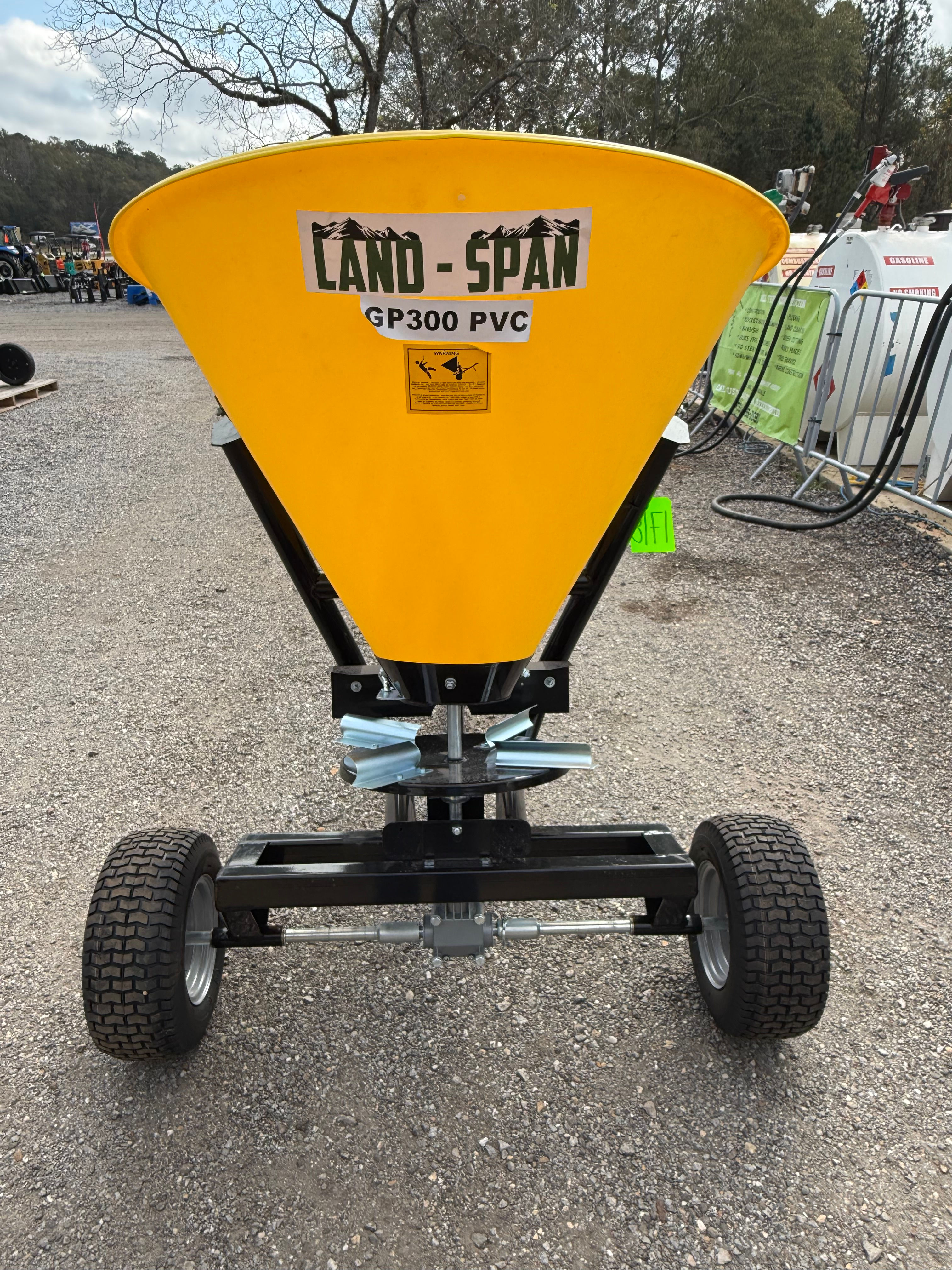 LAND-SPANN 300 PULL SPREADER