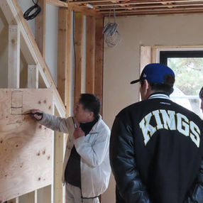 K様邸大型リフォーム　電気チェックの様子です