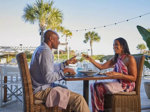 couple-dining-horz.webp