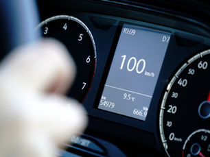 Die 100 km/h-Zulassung für Anhänger: Ihr Wegweiser für schnelle und sichere Fahrten