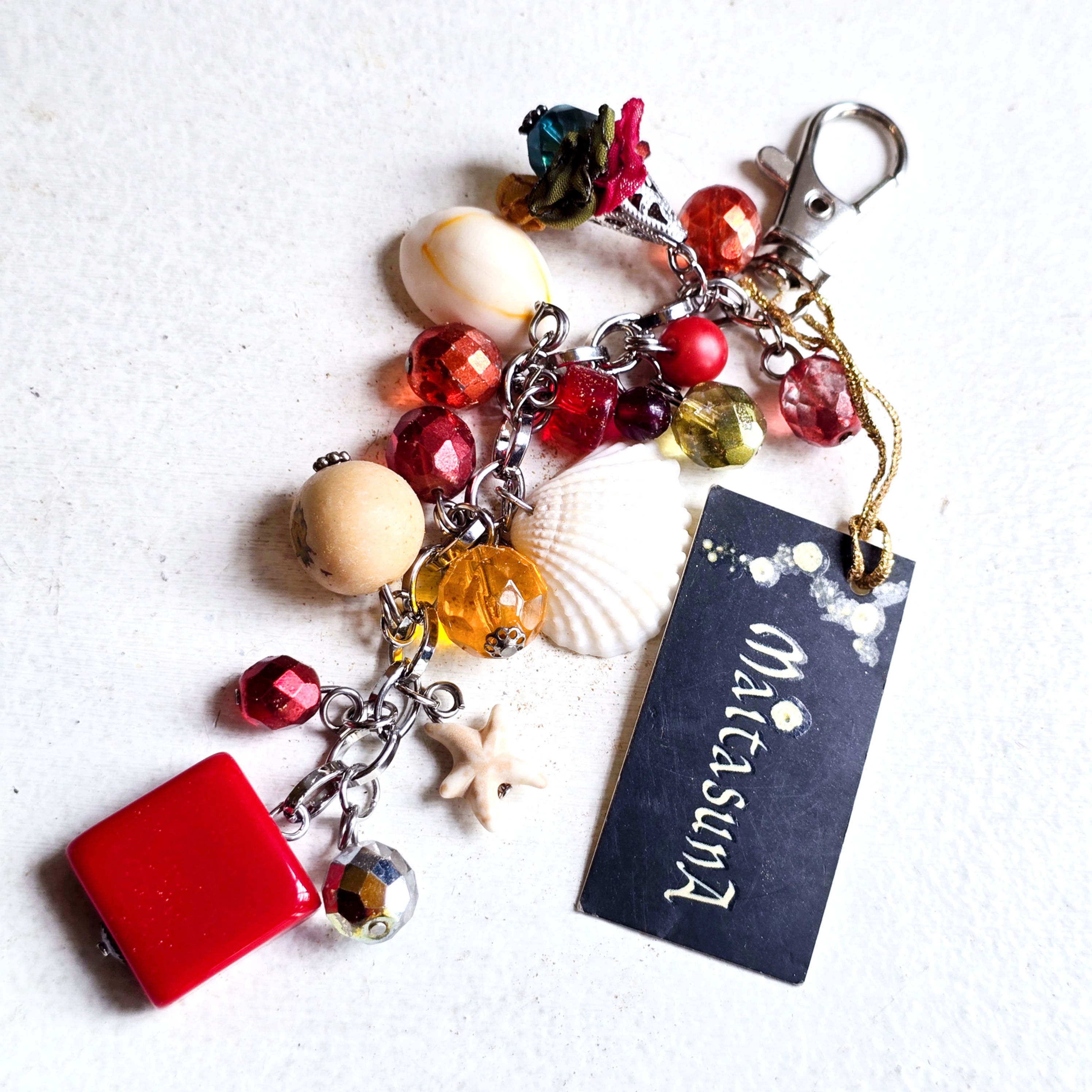 Charm de bolsa mix de contas vermelhos