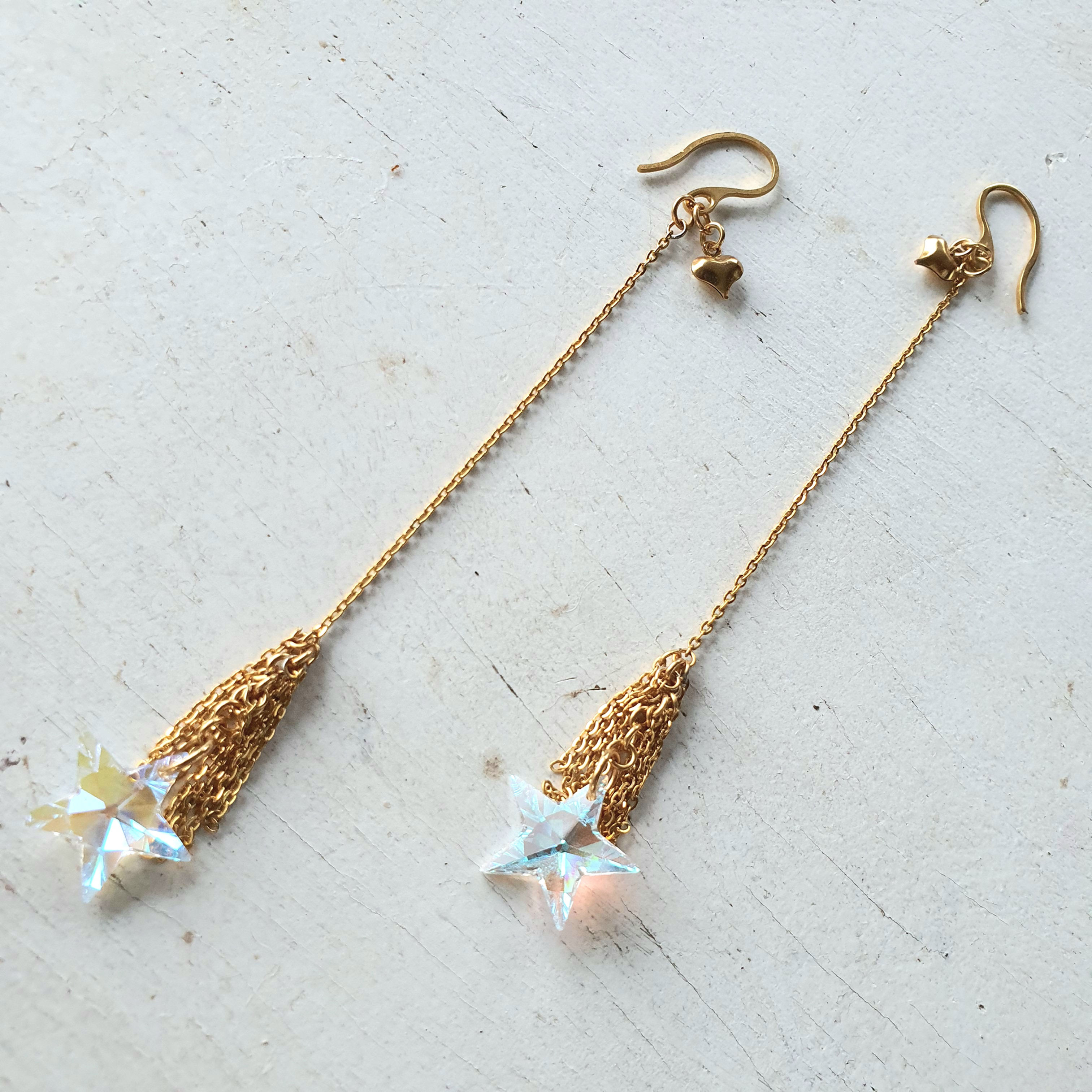 Brincos compridos em aço inox gold com pingente estrela de cristal