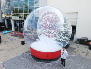 Globo de nieve inflable de 4.5 metros con mensaje Happy Holidays