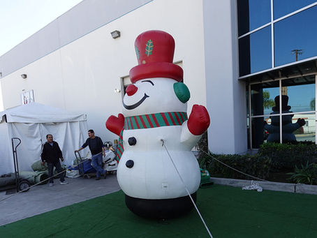 10-foot Frosty The Snowman Inflatable