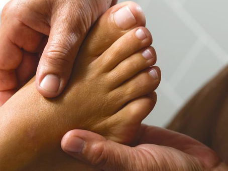RÉFLEXOLOGIE PLANTAIRE : SE RELAXER PAR LES PIEDS