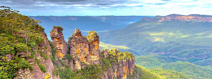 bigstock-Three-Sisters-In-Blue-Mountain-