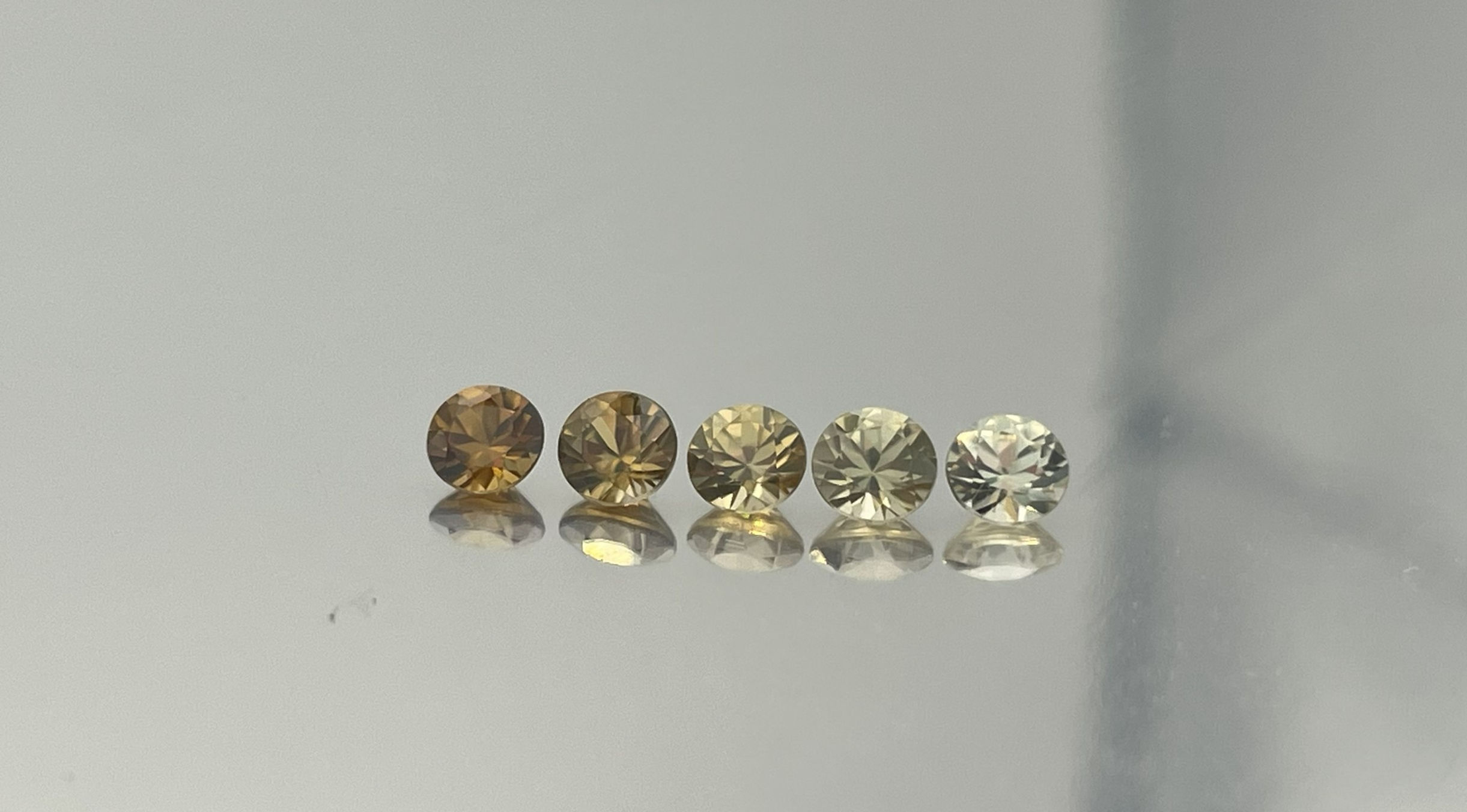 0.995ct (total) Pale yellow to dark orange/brown Zircon set of 5