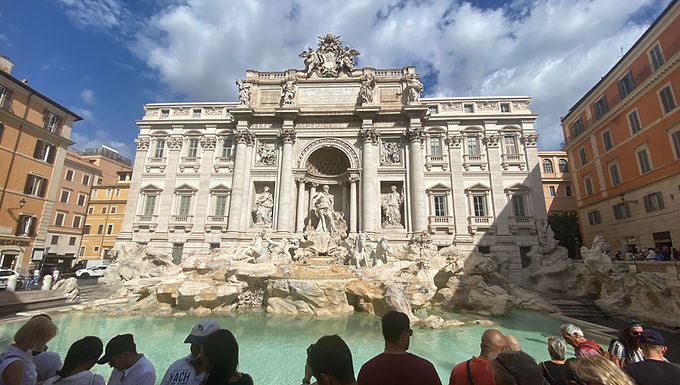 Rome travel guide featuring pantheon, colosseum, and sightseeing tips 