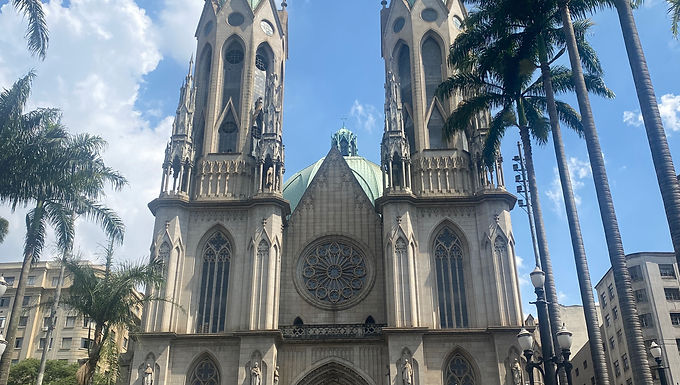 São Paulo travel guide featuring Sé Metropolitan Cathedral, Beco do Batman, and sightseeing tips