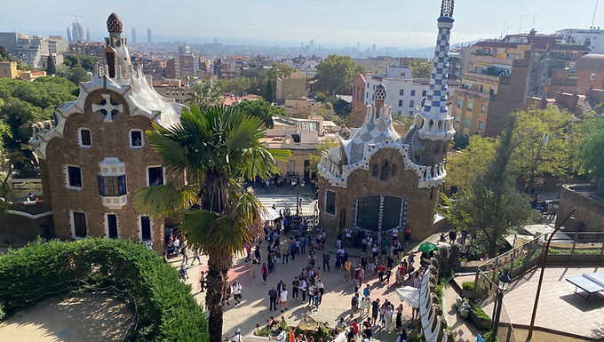Barcelona travel guide featuring Camp Nou stadium, Sagrada Familia, and sightseeing tips