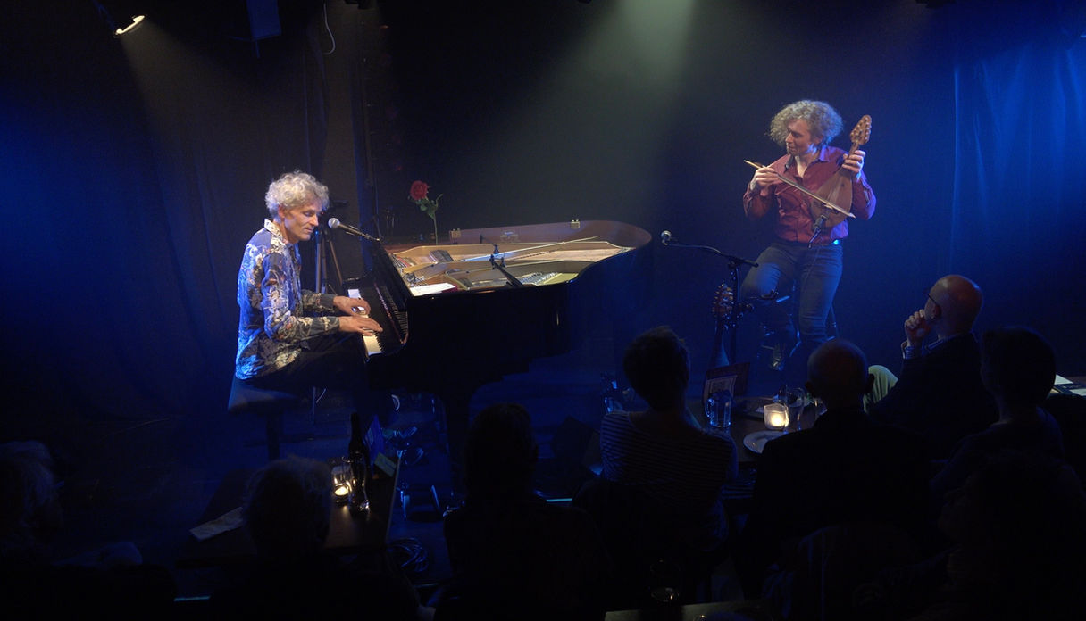 concert live à l'Esprit Frappeur avec gadulka Bulgare jouée par Dimitar Gougov et Alexandre Cellier au piano