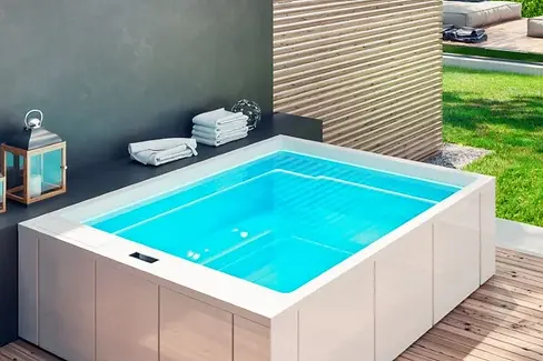 Piscine-idromassaggio-per-il-tuo-spazio-esterno-6-780x520.webp
