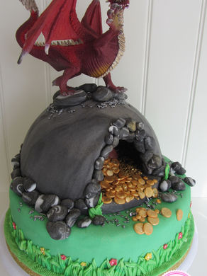 Drachentorte mit Schatzhöhle