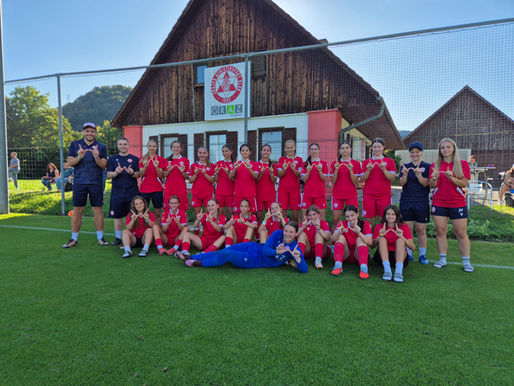 U16-Mädchen des AKA GAK feiern überzeugenden Auftaktsieg