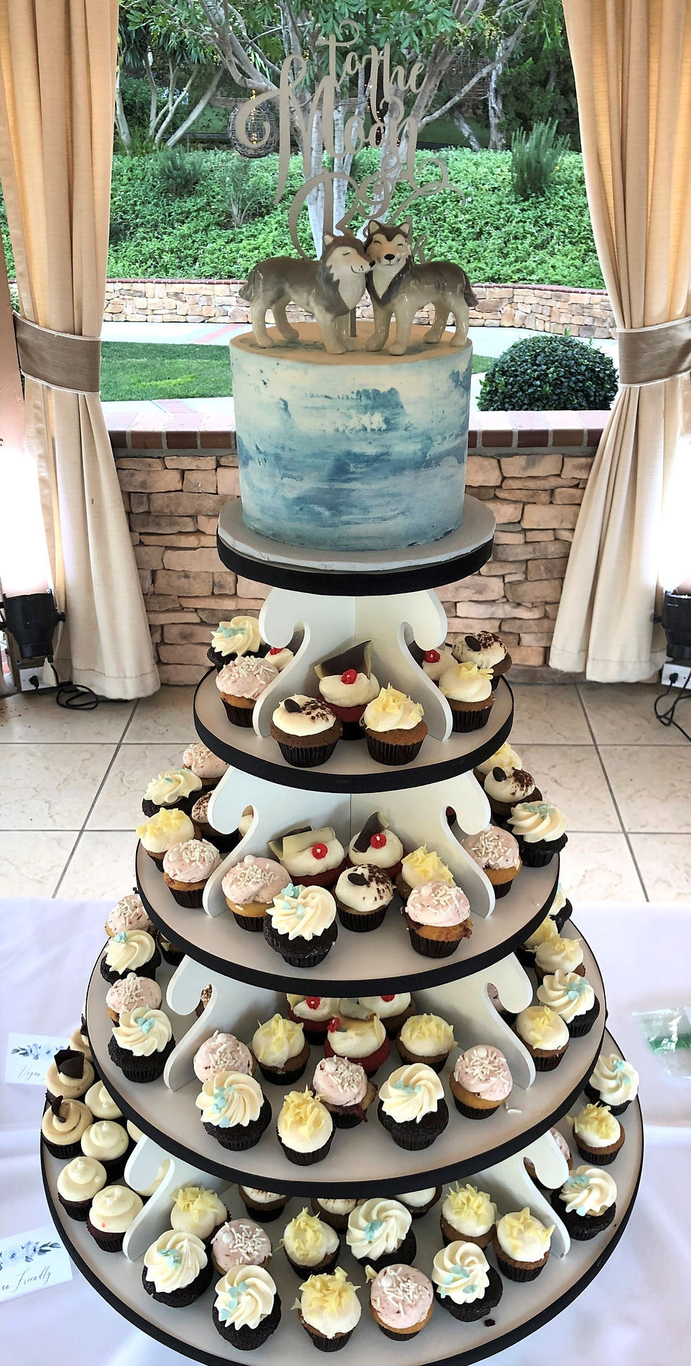wolf wedding cupcakes_edited