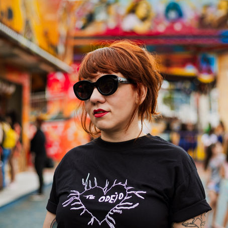 Evento gratuito: escritora Maíra Valério lança em Brasília, neste sábado (31), livro de poesia que desafia a positividade tóxica e explora a beleza do obscuro