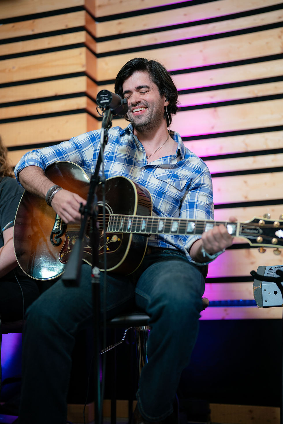 Gigio Teixeira lança releitura de “I’ll Try”, clássico de Alan Jackson, no projeto Nashville Sessions