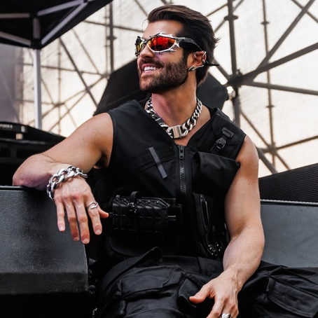 Alok leva imagem do Cristo Redentor ao céu de Copacabana durante Réveillon do Rio de Janeiro