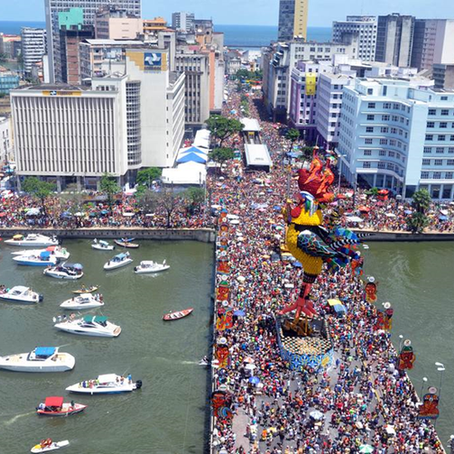 Descubra onde se hospedar e aproveitar a folia no Carnaval 2026