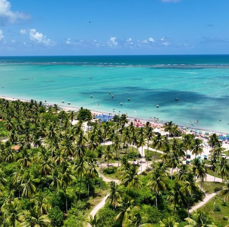 Maceió lidera crescimento de reservas de turistas estrangeiros no Brasil, com alta de 75%