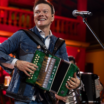 Michel Teló é atração desta sexta no Nosso Natal 2025, na Esplanada