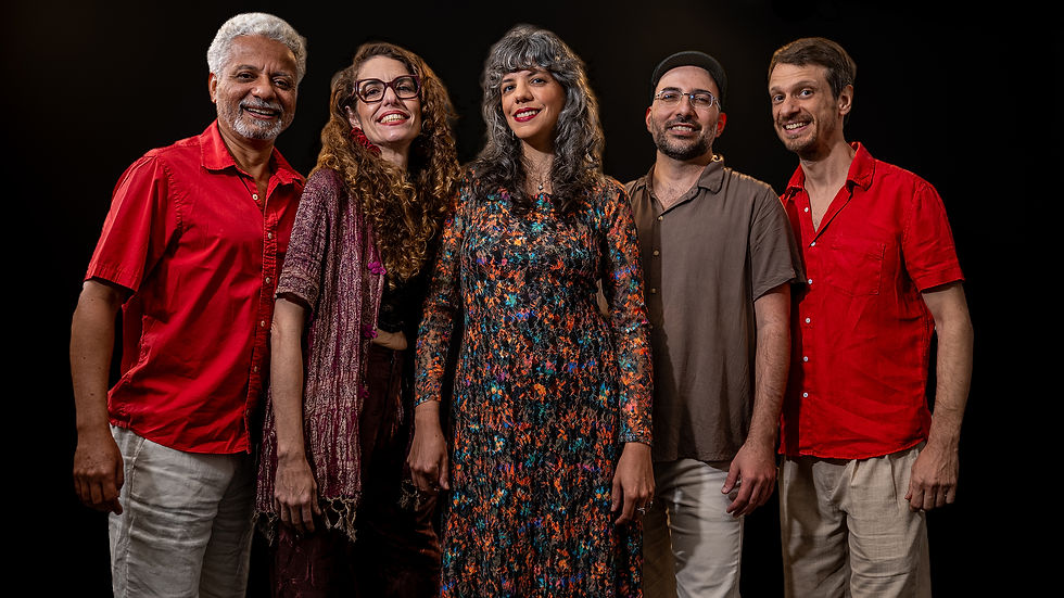 Maísa Arantes lança o álbum ‘Baile da Maisinha’ acompanhada do Trio Samburá (RJ)