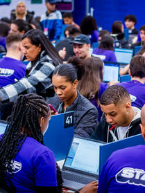 84% das empresas priorizam capacidade de aprendizado em vez de domínio técnico na efetivação de estagiários