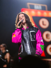 Léo Balbinotti lança "Foguetada" após trecho da música ganhar repercussão nas redes sociais