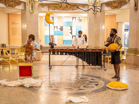 Performance "Fricções" abre exposição sobre Torres García no CCBB Brasília