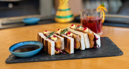 Happy hour com DNA japonês: conheça o Izakaya do Norū