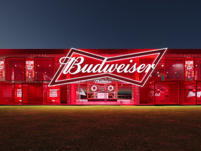 Com mixtape gravada na hora e fitas K7, Budweiser transforma nostalgia em experiência no Lollapalooza Brasil 2026
