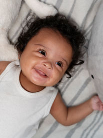 Helena e Ravi são os nomes mais registrados no Brasil em 2025, aponta levantamento