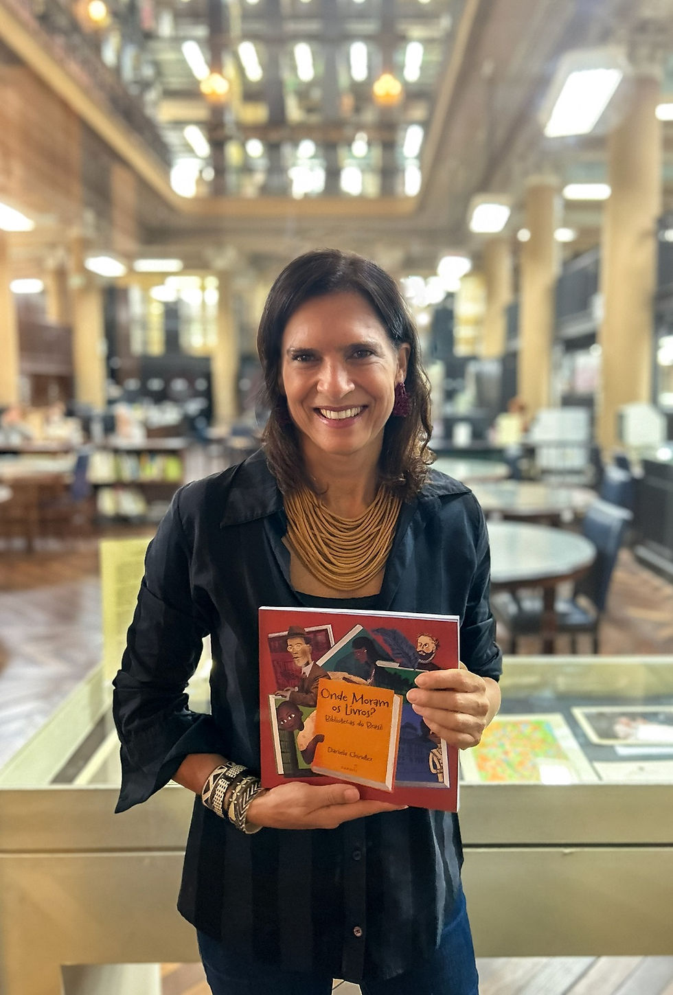 Escritora Daniela Chindler está em Brasília como finalista do Prêmio Vivaleitura 2026