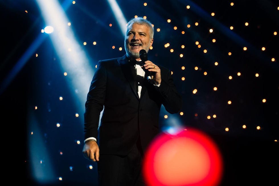 Clássicos de Frank Sinatra ganham tributo em voz e piano no Teatro Nacional