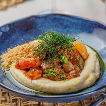 ​Ocean Brasília une refúgio à beira-lago e menu contemporâneo no almoço