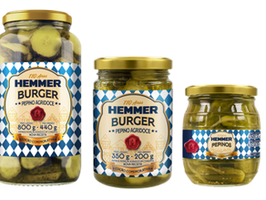 Hemmer celebra 110 anos e lança nova embalagem de Pepino Burger na Oktoberfest 2025